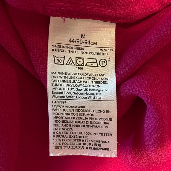 Banana Republic magenta v-neck sleeveless top - Picture 6 of 6